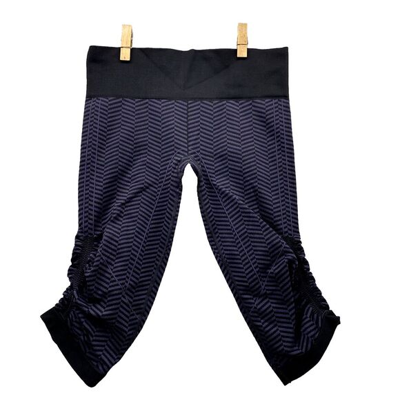Lululemon Leggings 2 Womens Purple Chevron Ruched Capri Cropped Sportswear Boho - Picture 1 of 10